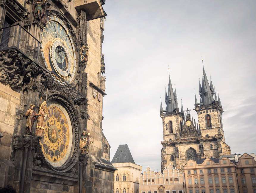 old town square prague astronomical clock