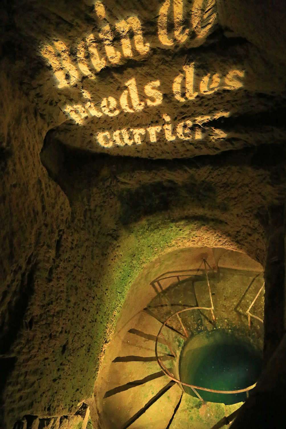 bain de pieds des carriers catacombs paris foot bath
