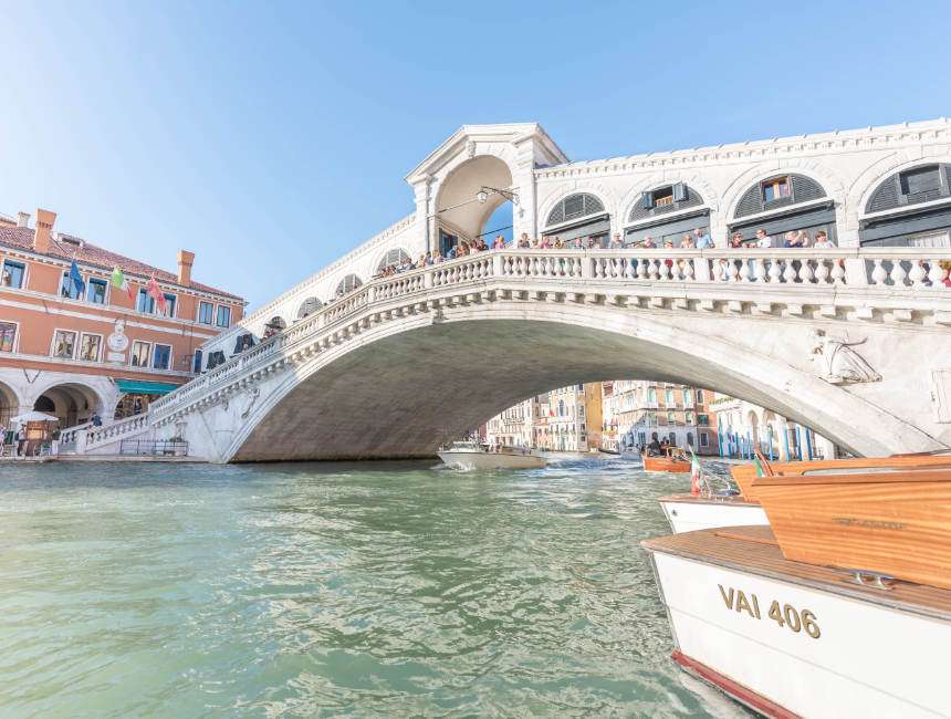 rialto bridge sights of Venice