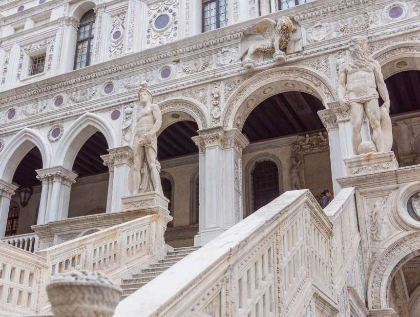 courtyard doge's palace