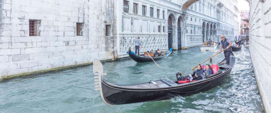 gondola ride venice travel guide